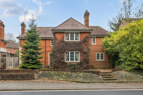 Maple Crescent, Wilton, SP2