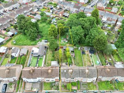 Wyken Croft, Wyken, Coventry - DOUBLE GARDEN AND NO CHAIN