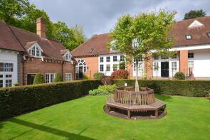 5, Coach House Mews, Whiteley Village Hersham, Walton-on-thames KT12 4BT