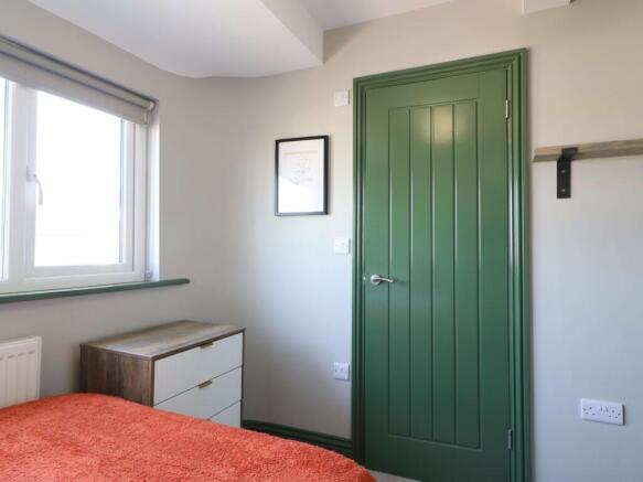 2 Crabtree Room 7 3.JPG