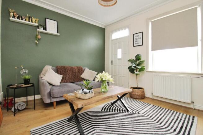 pbox-living_room-338940.JPG
