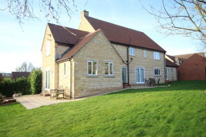 2, St Medards Close, Grantham NG33 4RX