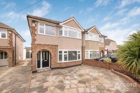 Garry Close, Romford, RM1