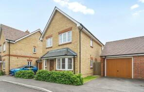 3, Juniper Close, Wrecclesham, Farnham GU10 4BY
