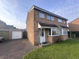 32, Oak Way, Huntley GL19 3SD