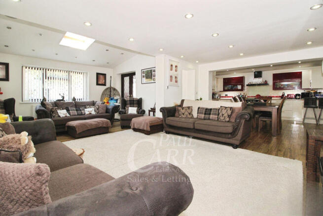 Family Dining & Kitchen