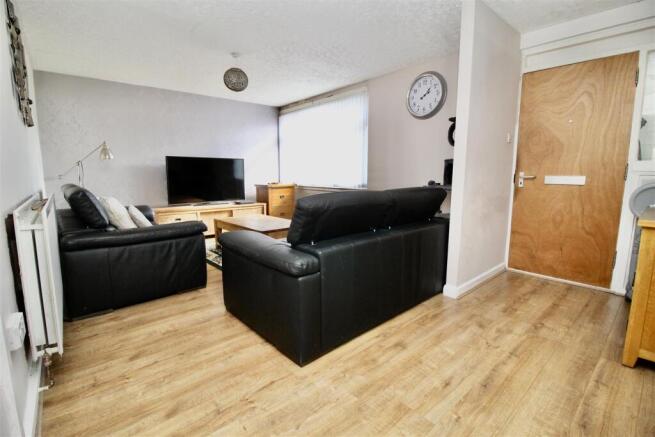 Entrance Hallway/Lounge