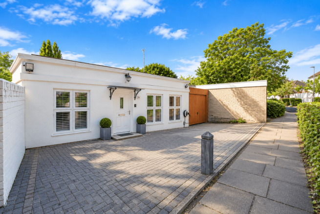 2 Bedroom Detached Bungalow for Sale
