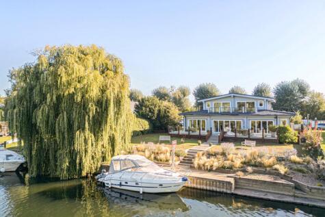 Laleham Reach, Chertsey, KT16