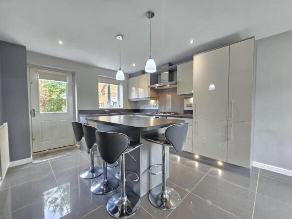 Kitchen 2.jpg