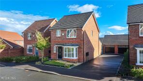 6, Macaw Close, Nuneaton CV10 9TX