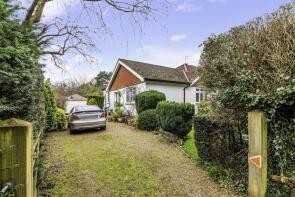 Farndon, Withybed Corner, Tadworth KT20 7UJ