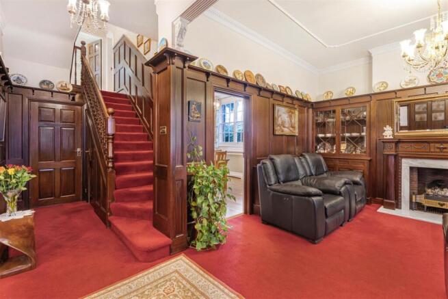 Entrance/living room