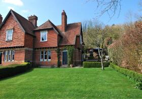 40, Hambleden Rise, Skirmett Road, Henley-on-thames RG9 6RL