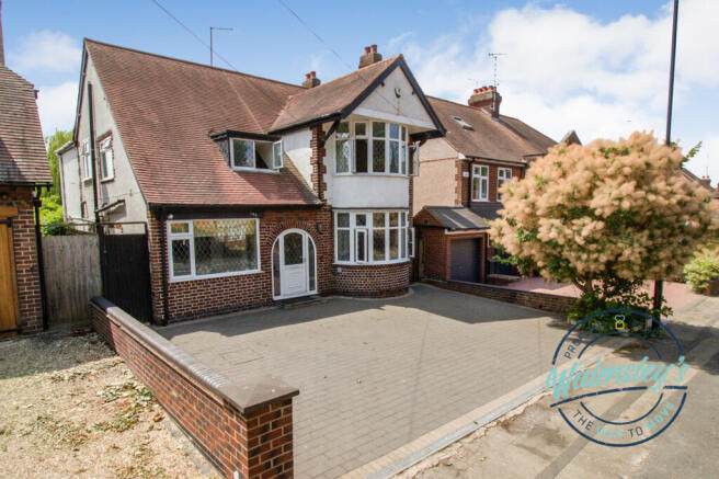 Detached & impressive frontage