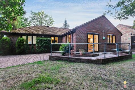 66 Holmbury Avenue, Crowthorne, Berkshire, RG45 6TQ