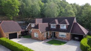 Ty Saer, Cardiff Road, Edwardsville, Treharris CF46 5PU