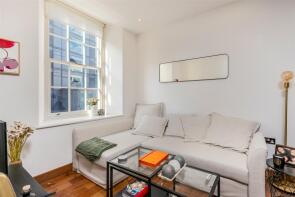 Flat 9, 44, Bedford Row, London WC1R 4LL