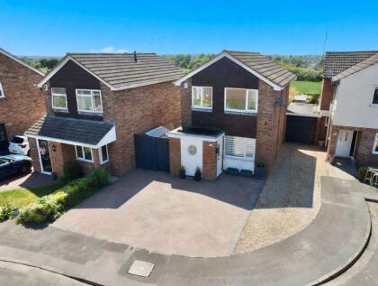 Obelisk Rise, Kingsthorpe, Northampton NN2