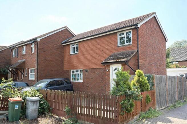 House at beckton for sale at E6 by Barrain London 
