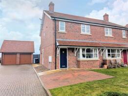 11, Golden Arrow Court, Longden, Shrewsbury SY5 8FA