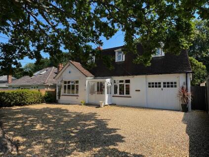 Manor Road, New Milton, Hampshire. BH25 5EJ