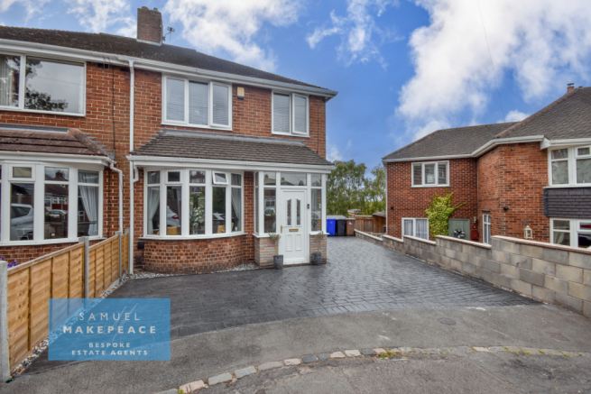 Stunning Three Bedroom Semi-Detached Property wit
