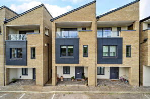 5, Green View, Woking GU22 7BF