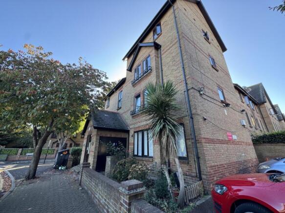 Large 1 Bedroom Flat