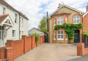 16, The Crescent, Weybridge KT13 8EL