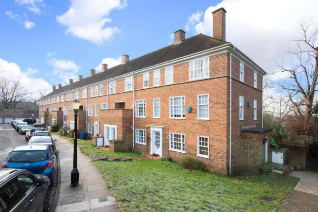 17.01.2023_38 Stonehills Court College Road SE21 7
