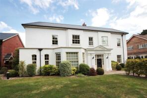 Flat 3, 1 Winkton Lodge, Redwood Drive, Winkton, Christchurch BH23 7BP