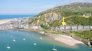 Flat 3, Porkington Terrace, Church Street, Barmouth LL42 1LX