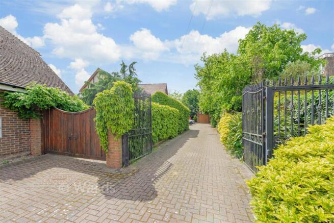 Driveway/Parking