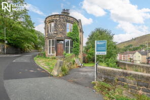 2 4, Knowlwood Road, Todmorden OL14 6PB