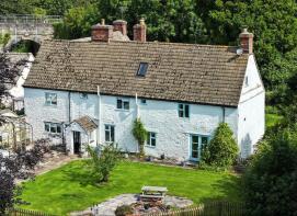 Oatridge House, The Street Coaley To Cam And Dursley Railway Station, Dursley GL11 5DT