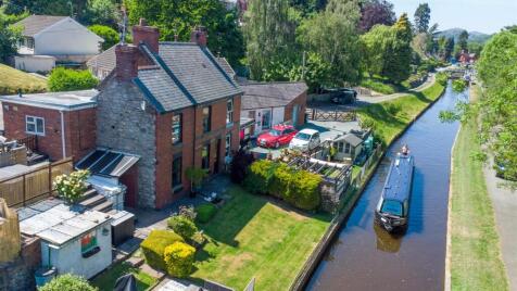 Canal Side, Froncysyllte, Llangollen