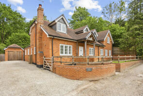 Bridle Cottage, Bridle Path, Ewshot, Farnham GU10 5BW
