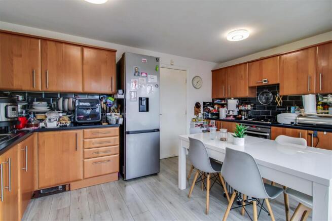 KITCHEN/BREAKFAST ROOM