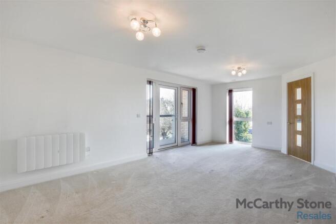 8641033-interior02.jpg