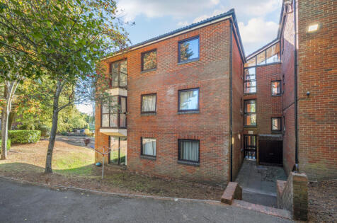 Hillcrest, Upper Weybourne Lane, Farnham, Surrey, GU9
