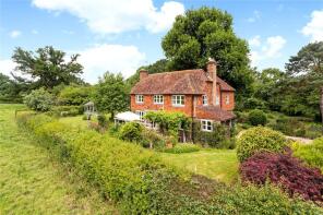 Fissenden, Hampkins Hill Road, Edenbridge TN8 7BA