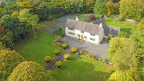 Yew House, Private Road, Rodborough Common, Stroud GL5 5BT
