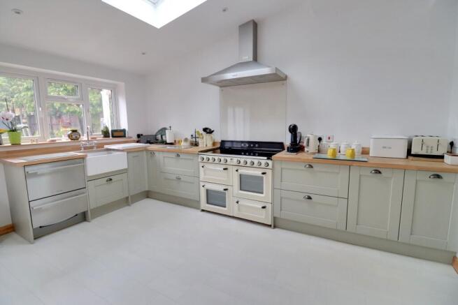 KITCHEN/DINER/FAMILY ROOM