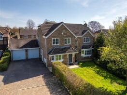 39, Creslow Way, Aylesbury HP17 8YN
