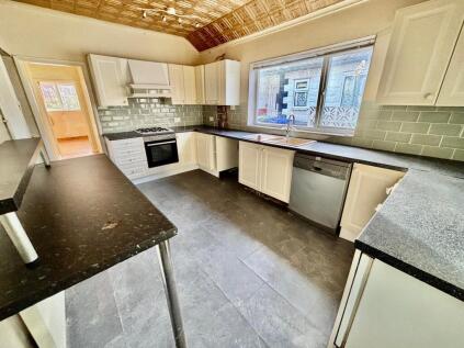 6 Pyewipe Bungalows, Grimsby DN31 2QW