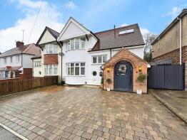 48, Grange Drive, Leicester LE2 9PF