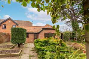 1, Hall Cottages, Bacton Road, North Walsham NR28 9TZ