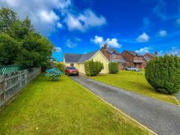 143, Tudor Gardens, Merlins Bridge, Haverfordwest SA61 1LQ