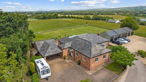 Longdon Court, Wickhamford, Evesham